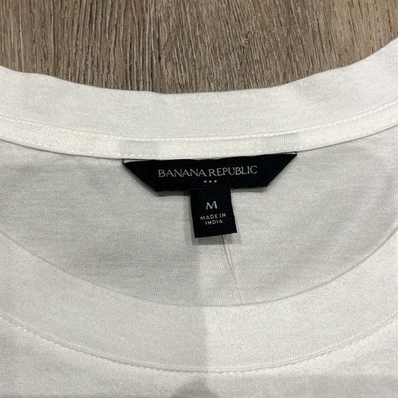 NWT - Adorable Summer Top from Banana Republic - Picture 2 of 4